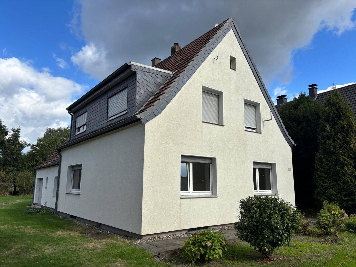 Viel Platz für Ihre Träume – freistehendes Einfamilienhaus auf ca. 1.600 m² Grundstück, 46539 Dinslaken