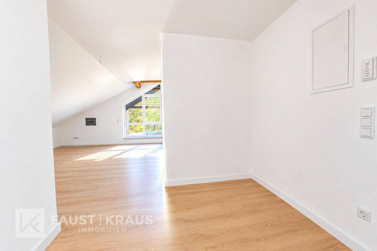 Licht, Natur & Ruhe – moderne 3 Zimmer DG-Wohnung mit Weitblick ins Grüne, 63869 Heigenbrücken