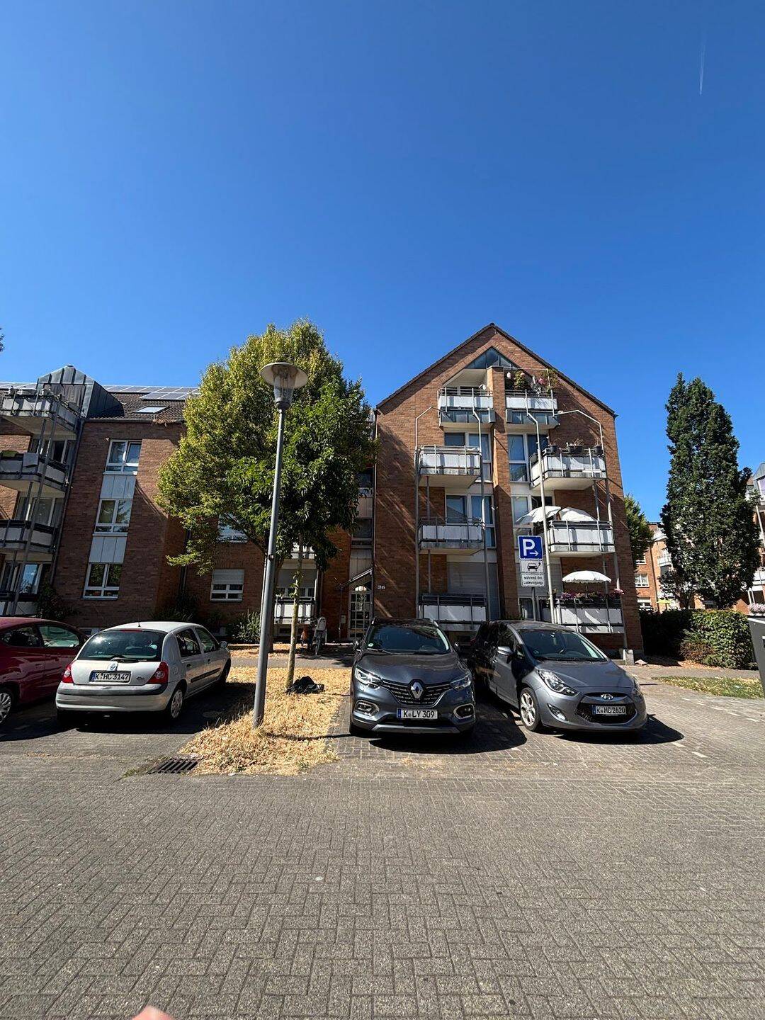 Zwei-Zimmer-Wohnung im Dachgeschoss mit Balkon, 50765 Köln (Chorweiler Blumenberg Esch Esch/Auweiler Volkhoven/Weiler)