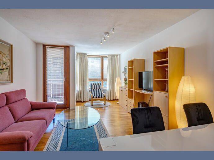 Möbliert: Schöne helle, geräumige 2-Zimmer-Wohnung, 81669 München (Au-Haidhausen Ramersdorf-Perlach)