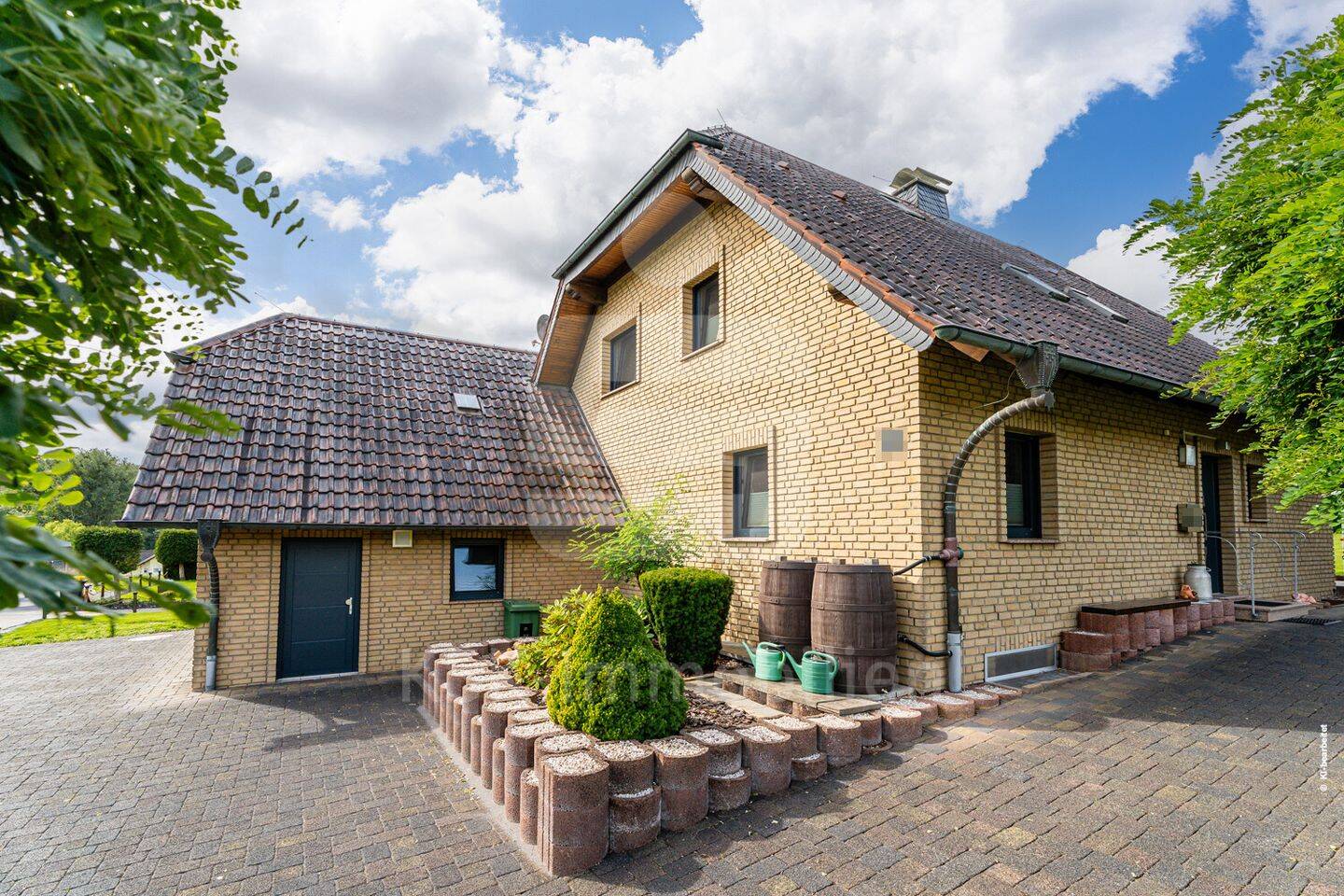 Gepflegtes Raumwunder mit Platz für heute und morgen auf Sonnengrundstück in Windeck-Dattenfeld., 51570 Windeck