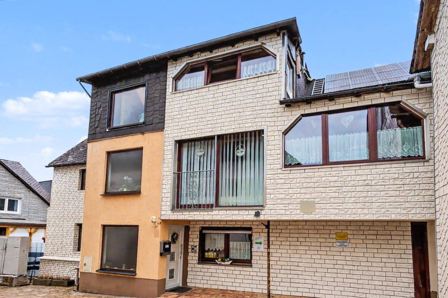 Attraktives Einfamilienhaus in Eschenburg Ortsteil Hirzenhain, 35713 Eschenburg