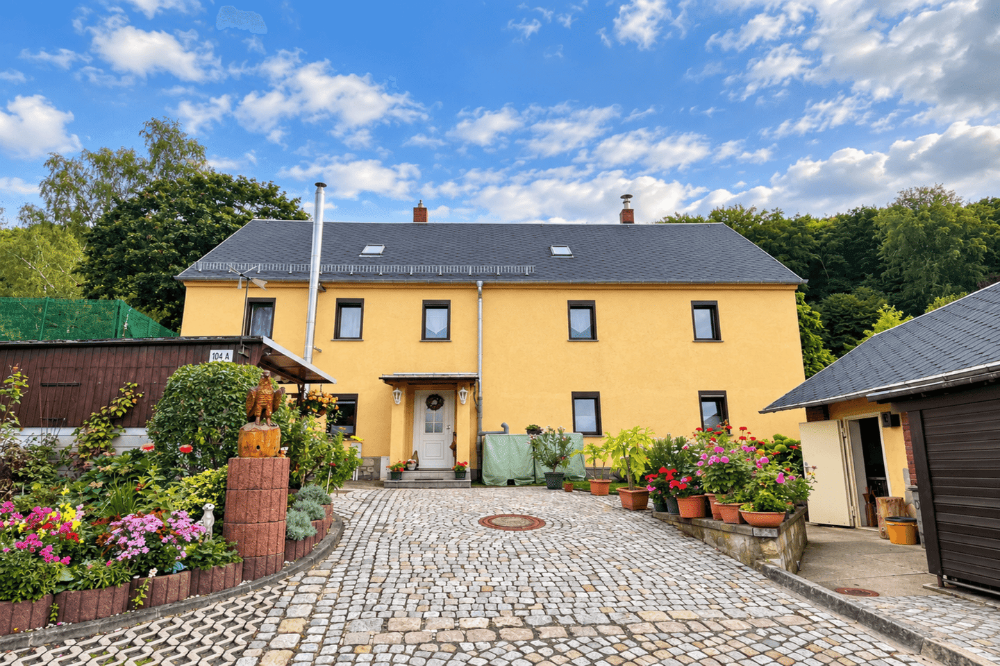 Platz für die ganze Familie – EFH mit ca. 150 m² und großen Garten, Kamine & 2 Wohnebenen in Freital, 1705 Freital