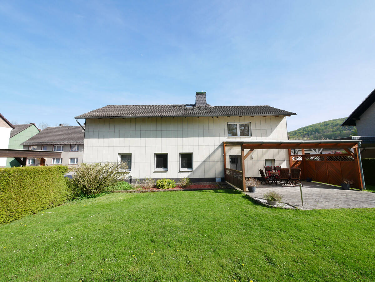 Großzügiges Einfamilienhaus mit Zweifamilienhaus-Option in ruhiger Lage, 37640 Golmbach