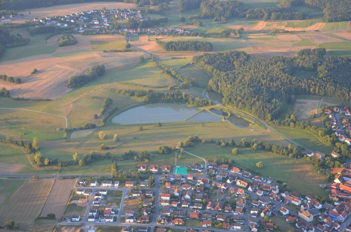 VIELSEITIG NUTZBARES BAUGRUNDSTÜCK IN ORTSRANDLAGE MIT HERRLICHEN AUSBLICK IN DIE NATUR, 96135 Stegaurach