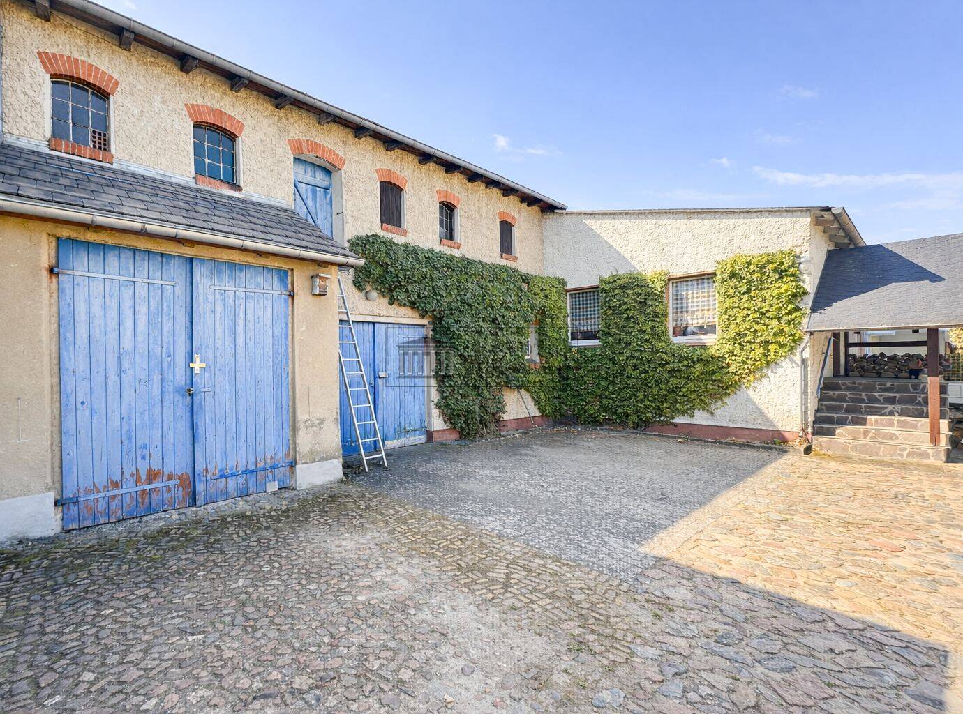 Wohnen und Arbeiten in Storkow: Haus mit zusätzlicher Wohnung und 590 m² Hallenfläche, 15859 Storkow (Mark)