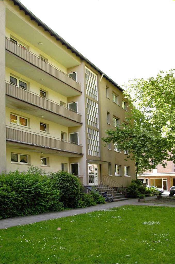 Hier sind Kinder herzlich willkommen – geräumige 4-Zimmerwohnung mit neuem Vinylboden, 47228 Duisburg (Bergheim Friemersheim Hochemmerich Winkelhausen)