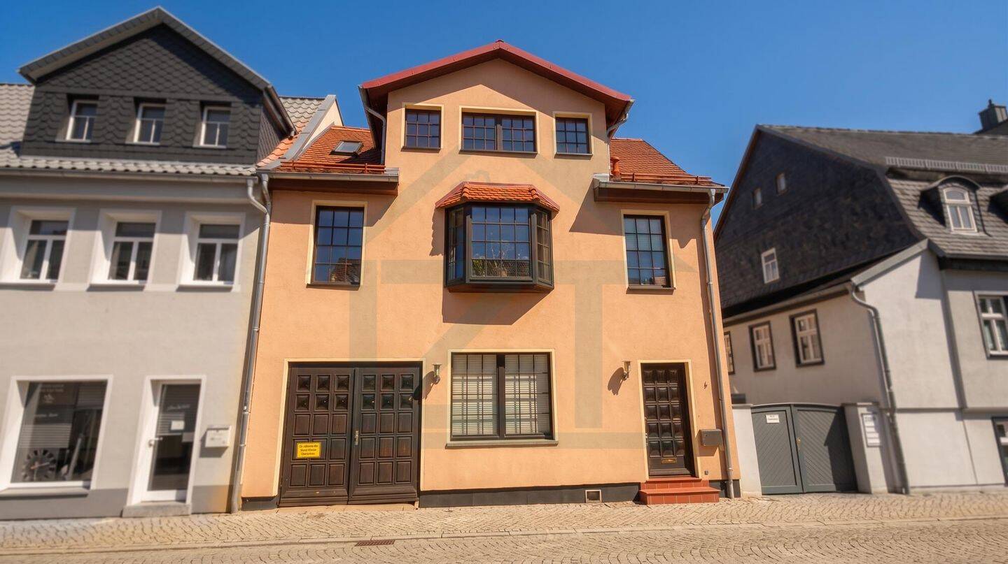 Einziehen & wohlfühlen: Charmantes Stadthaus mit Balkon, Hof-Oase & Garage im Herzen von Rudolstadt, 7407 Rudolstadt