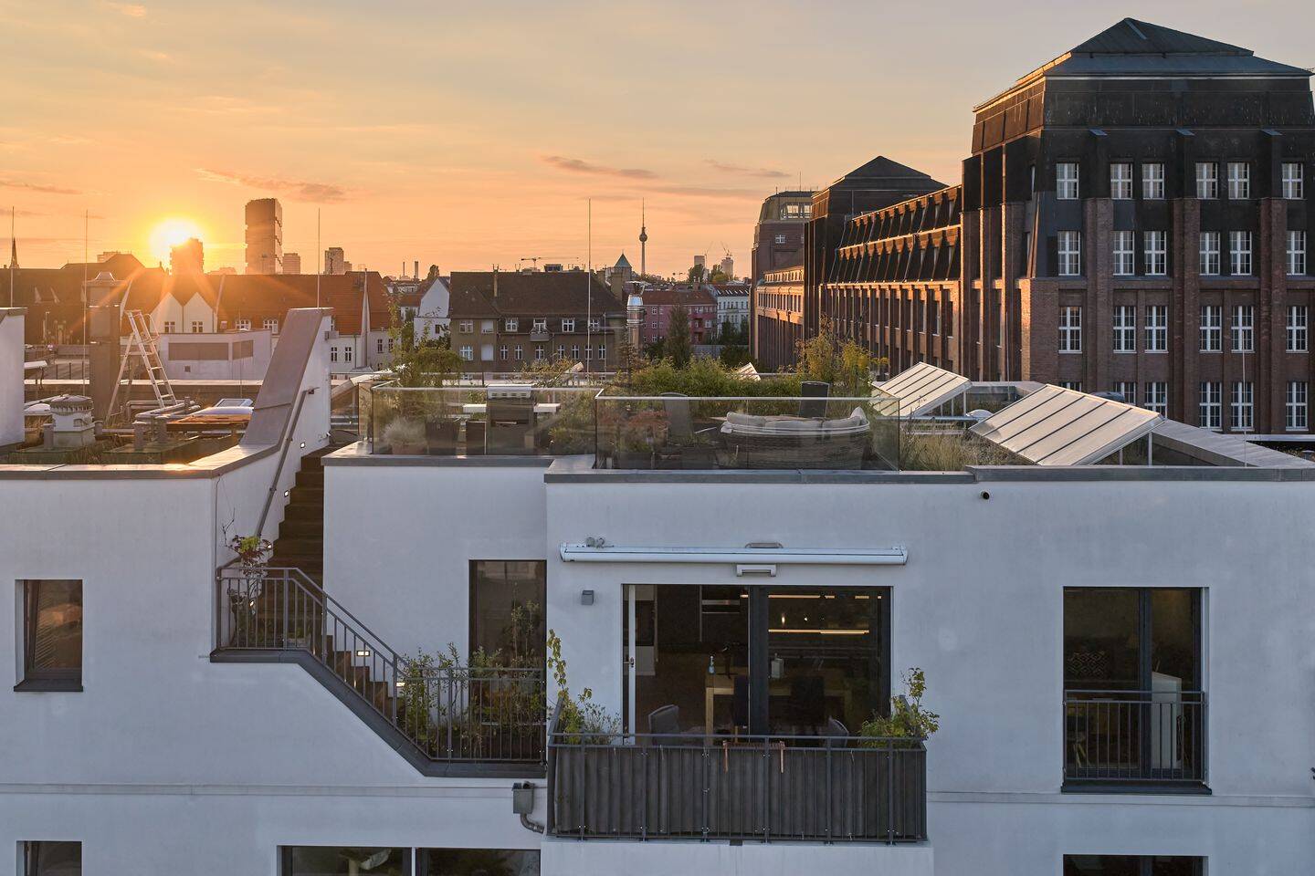 Über den Dächern der Victoriastadt – exklusives Penthouse mit Dachgarten & Tiefgarage, 10317 Berlin (Friedrichshain-Kreuzberg Friedrichsfelde Lichtenberg Rummelsburg)
