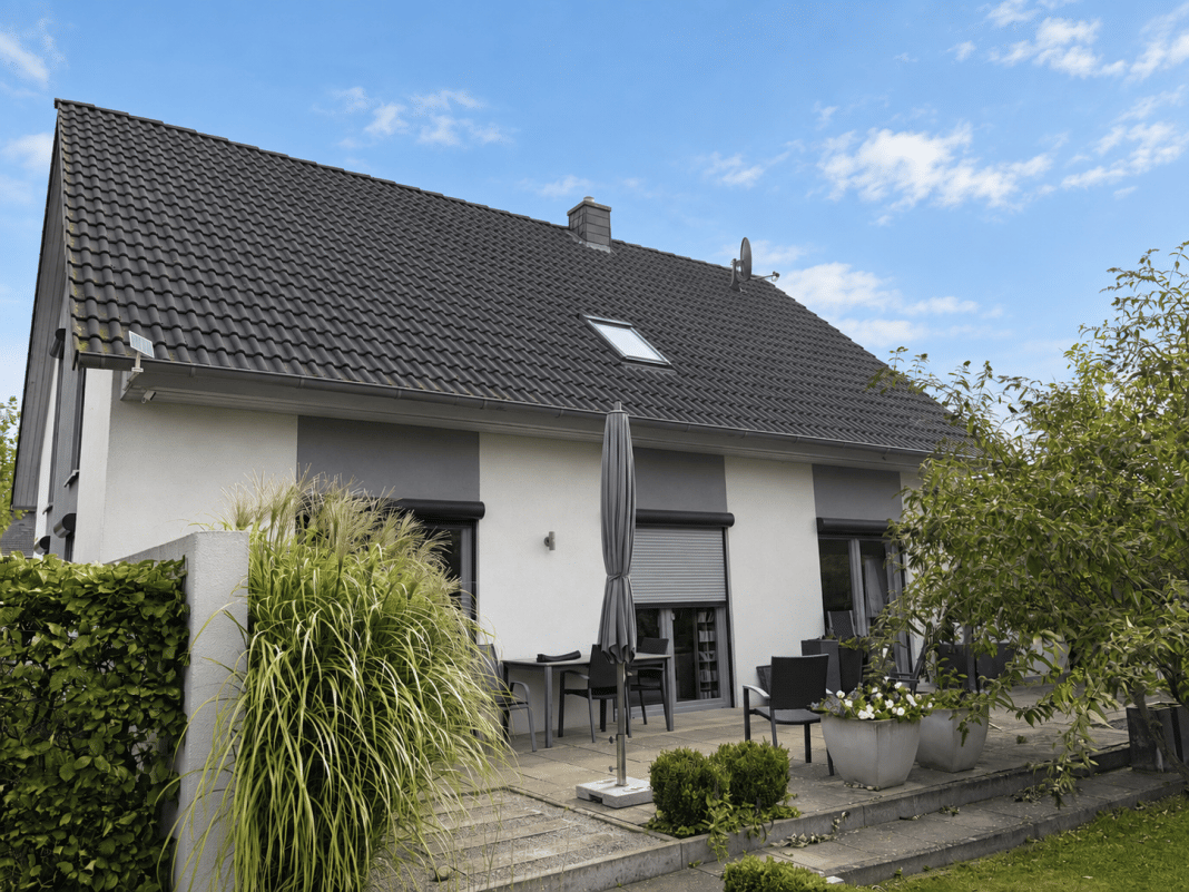Durchdacht geplant, gehoben ausgestattet: Freistehendes Einfamilienhaus mit Garten in Wolfsburg-Brackstedt, 38448 Wolfsburg