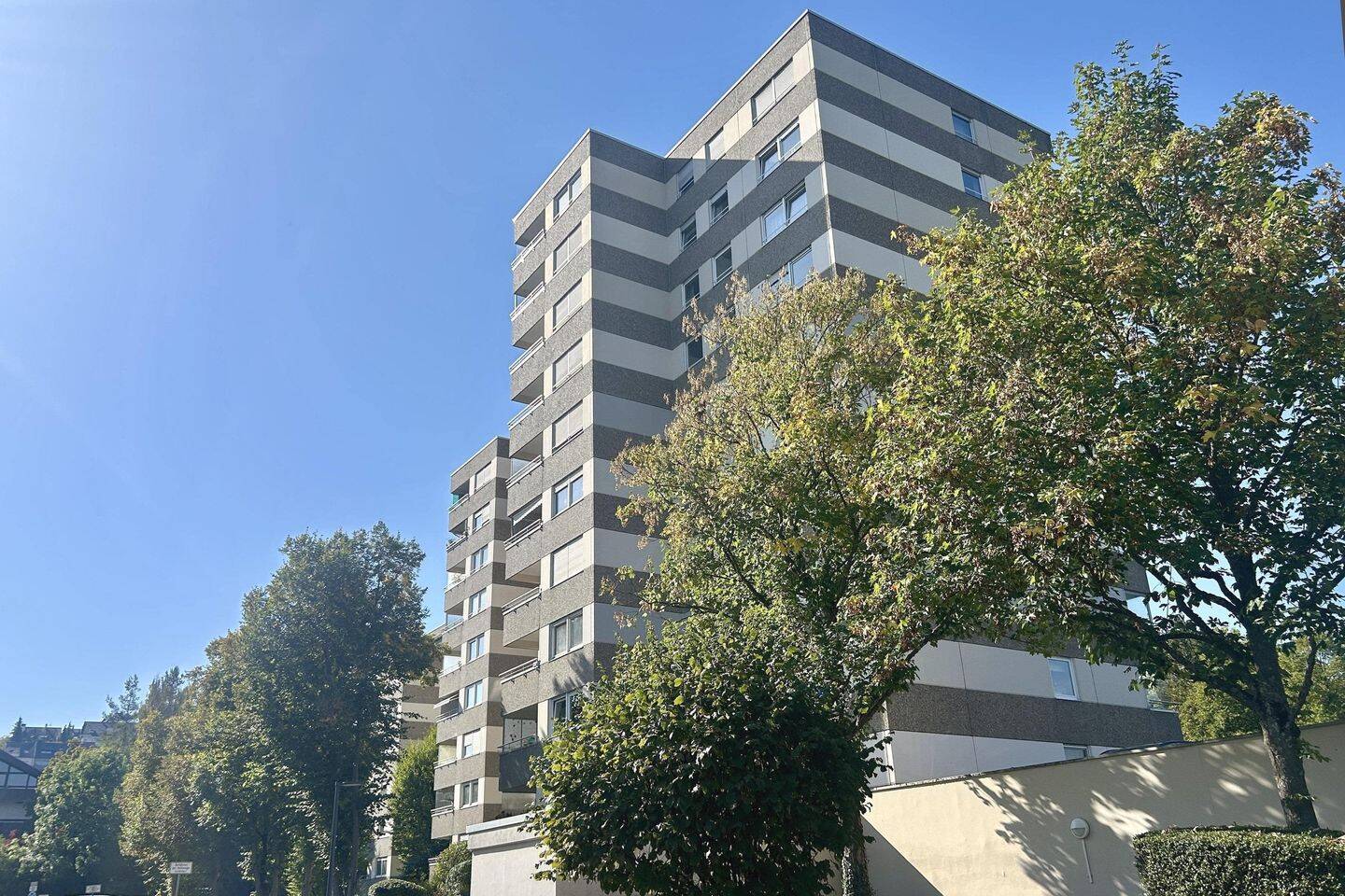 Freie 2-Zi.-Whg. mit Balkon + Aussicht, 6. OG, Aufzug, Stellplatz i. Freien, 70469 Stuttgart (Feuerbach Zuffenhausen)