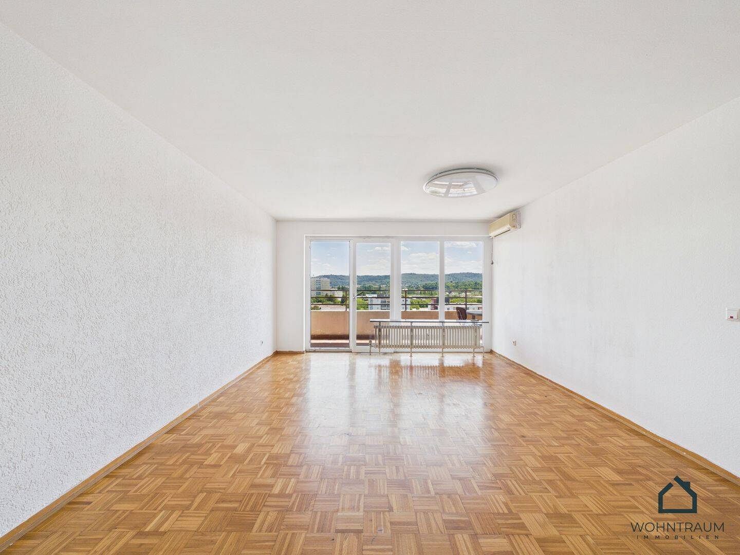 Nur kurze Zeit verfügbar – gepflegte 2-Zi.-Wohnung mit Weitblick & Klimaanlage, 77933 Lahr/Schwarzwald