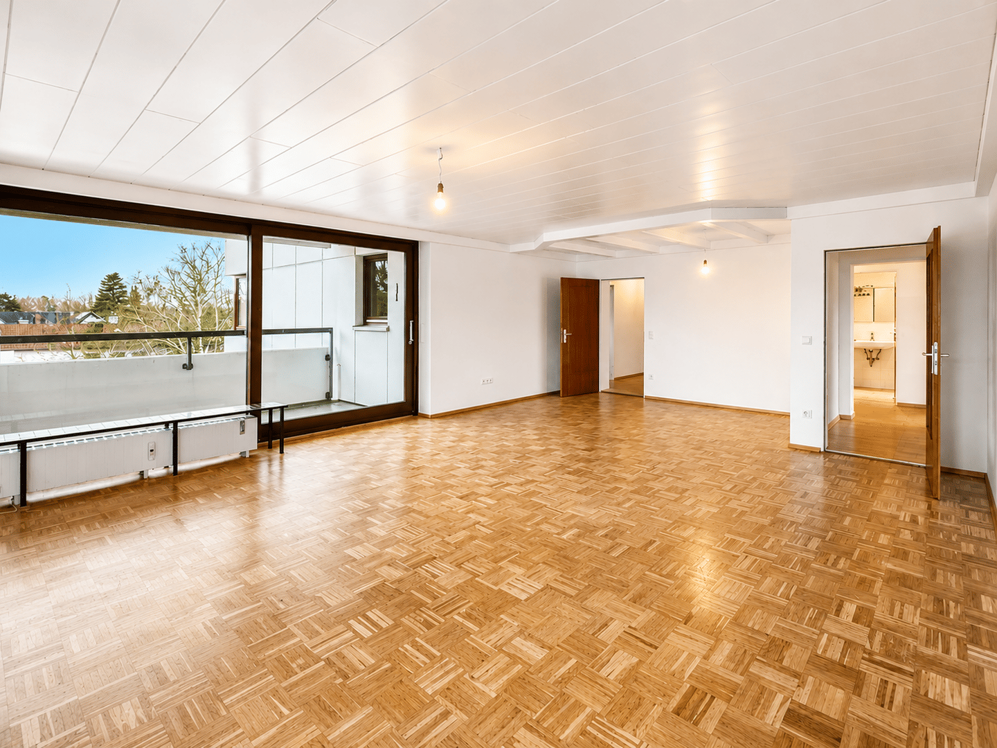 Familienfreundliche 4-Zimmer-Wohnung mit Loggia in Gröbenzell – sofort bezugsfrei, 82194 Gröbenzell