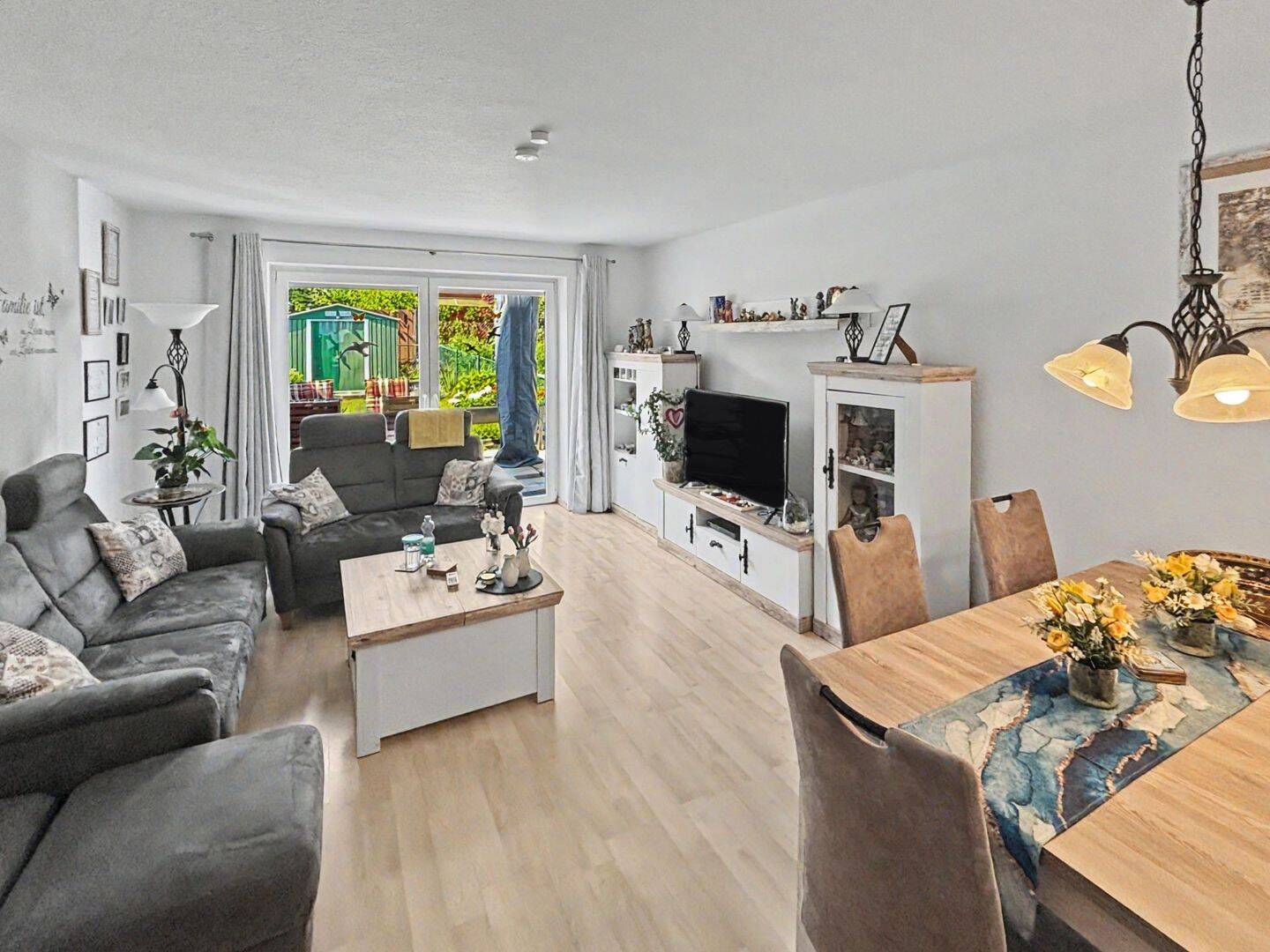 Komfortables Wohnen mit Zukunftsperspektive – Reihenmittelhaus mit Garten in Jüchen, 41363 Jüchen