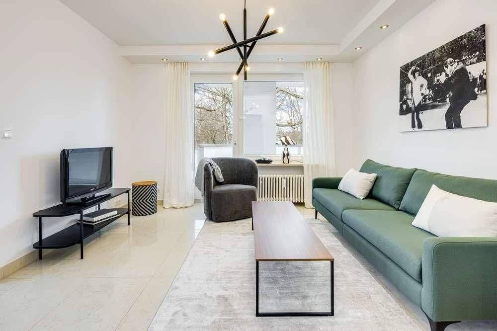Sonnige 3,5-Zimmer-Dachterrassenwohnung mit großzügiger Dachterrasse in Grünwald, 82031 Grünwald