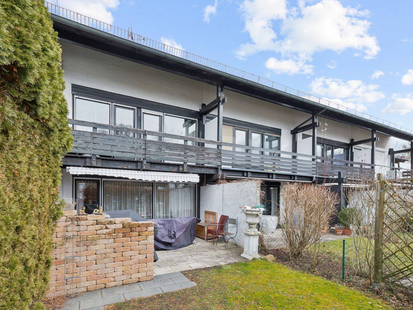 Bezugsfrei! Reihenmittelhaus mit Terrasse, Balkonen und Dachterrasse in Aschheim bei München, 85609 Aschheim