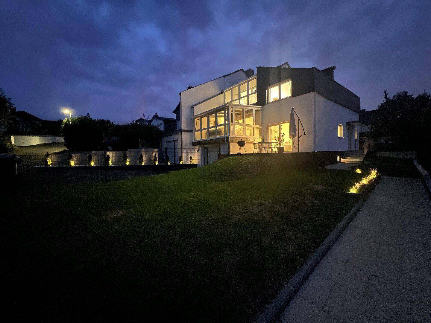 Außergewöhnliches Architektenhaus – hochwertig modernisiert mit Wintergarten & Tiefgarage, 61267 Neu-Anspach