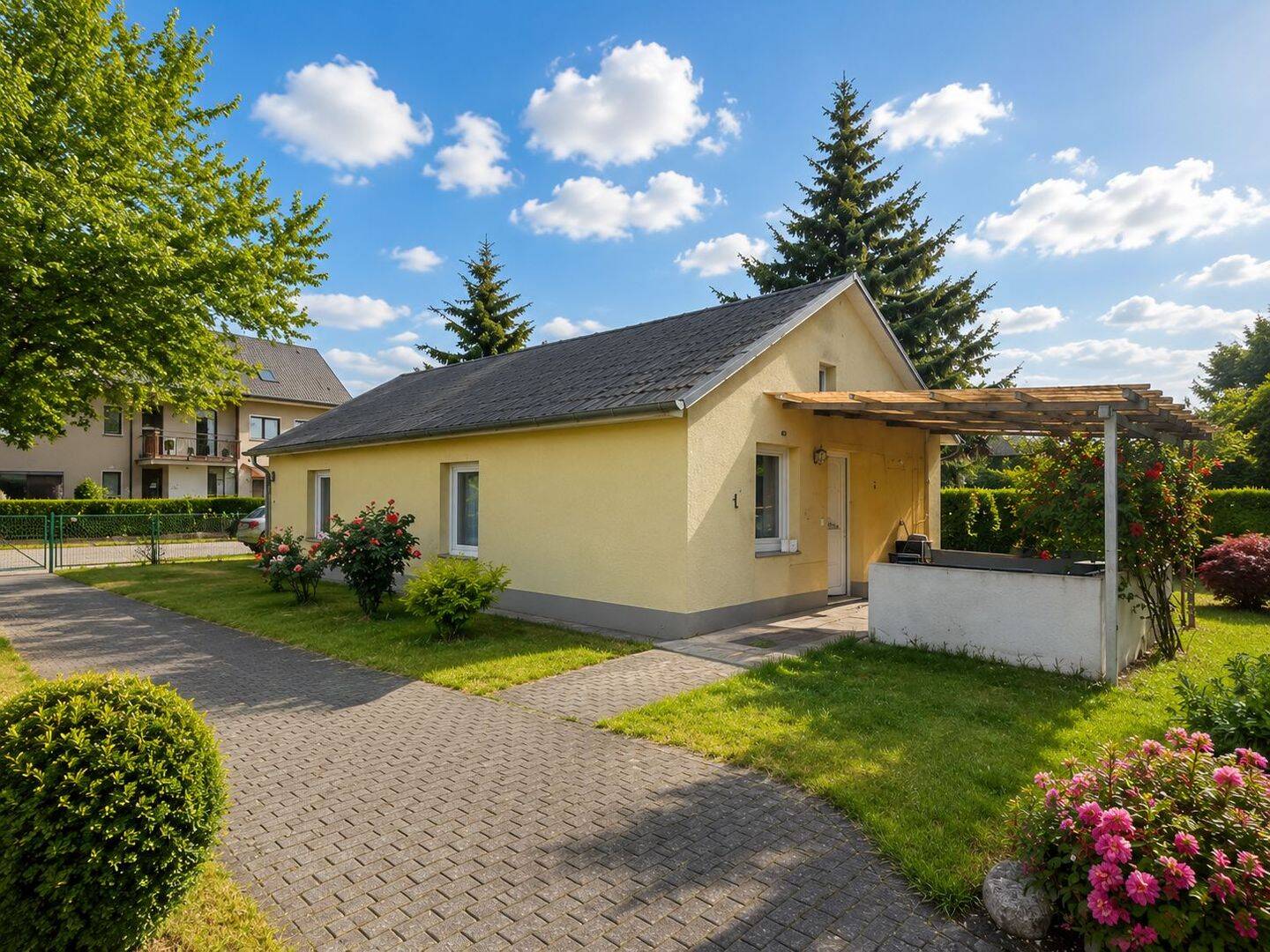 Bezugsfreier, Ebenerdiger Bungalow, 3 Zimmer, große Diele, ebenerdige Dusche in Berlin Biesdorf, 12683 Berlin (Marzahn-Hellersdorf Biesdorf Kleingartenanlage Biesenhorst 1)