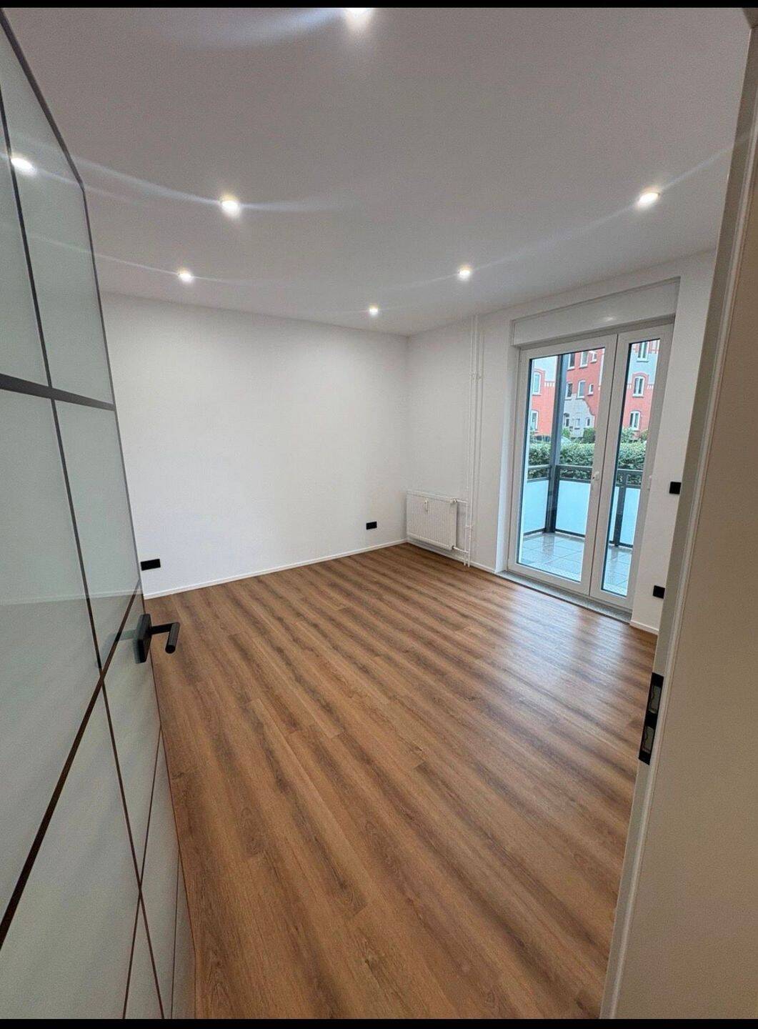Modernisierte 2-Zimmer-Erdgeschosswohnung mit Balkon – hochwertig erneuert und bezugsfertig, 47058 Duisburg (Altstadt Duissern)