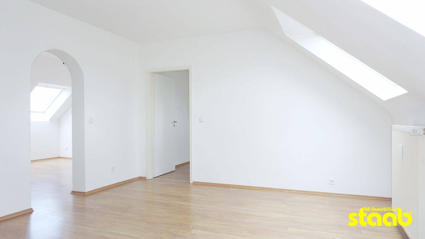 WOHNEN IM BRENTANOVIERTEL – HELLE DACHGESCHOSSWOHNUNG, 63739 Aschaffenburg (Innenstadt Österreicher Kolonie)
