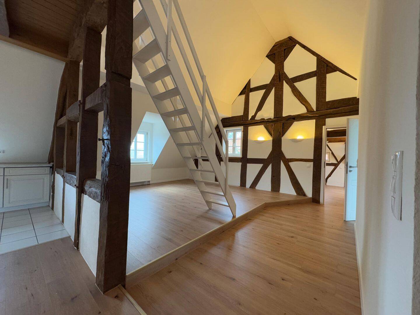 Stilvolle 2-Zimmer-Loftwohnung mit hohen Decken & echten Eichenbalken, 34516 Vöhl