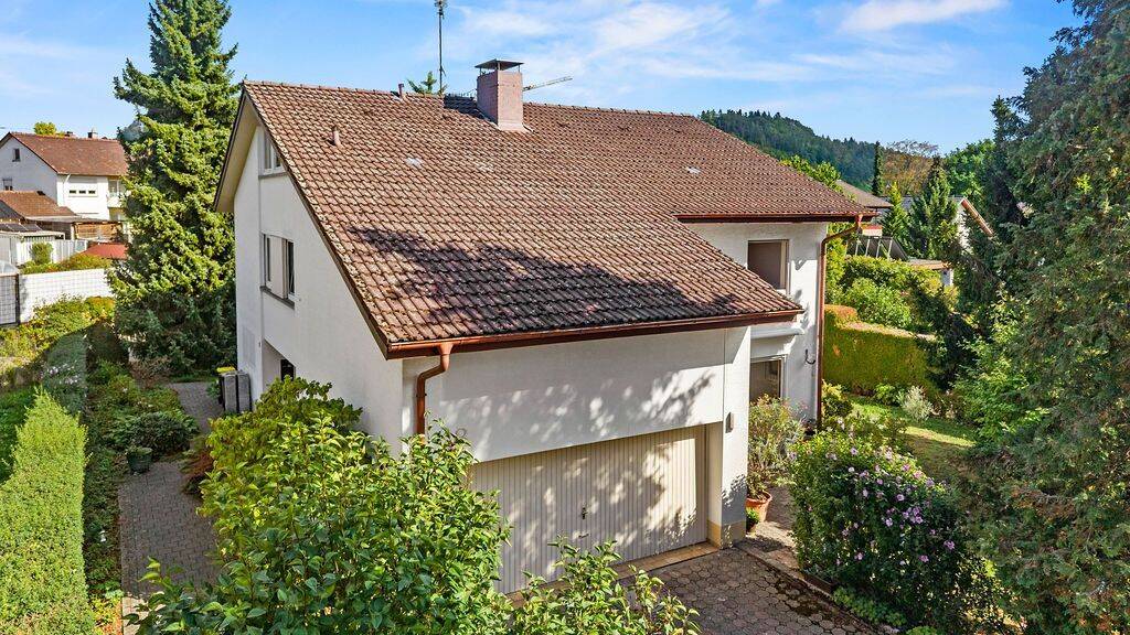 Hier findet die ganze Familie Platz – großzügiges Einfamilienhaus mit DG-Wohnung, 78247 Hilzingen