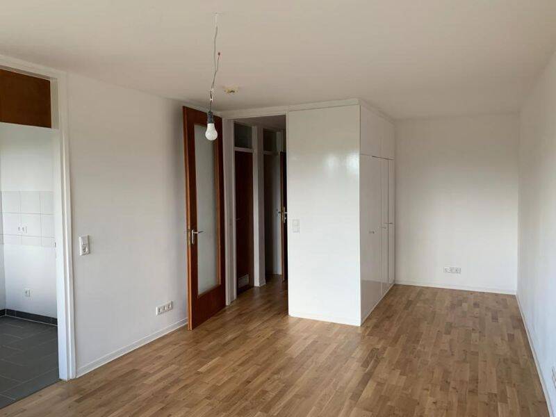 Gemütliche 1-Zimmer-Wohnung mit Loggia und in U-Bahn Nähe!, 90411 Nürnberg