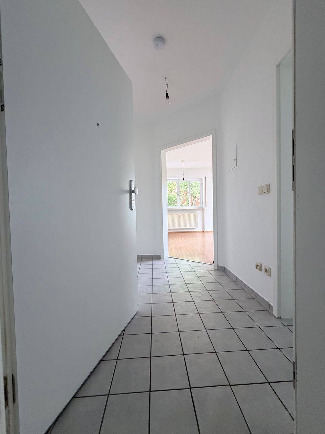 2 Zi. Erdgeschosswohnung mit Terrasse und Gemeinschaftsgarten, 85540 Haar (Trudering-Riem)