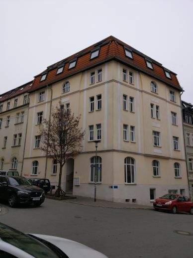 komfortable 2-Zimmer-Dachgeschoss-Wohnung mit Einbauküche im Südviertel von Jena, 7745 Jena