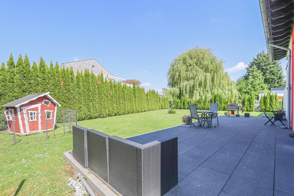 Exklusives Wohnen mit großzügigem Raumgefühl und mit schönem Garten in ruhiger Lage von Korschenbroich-Pesch, 41352 Korschenbroich