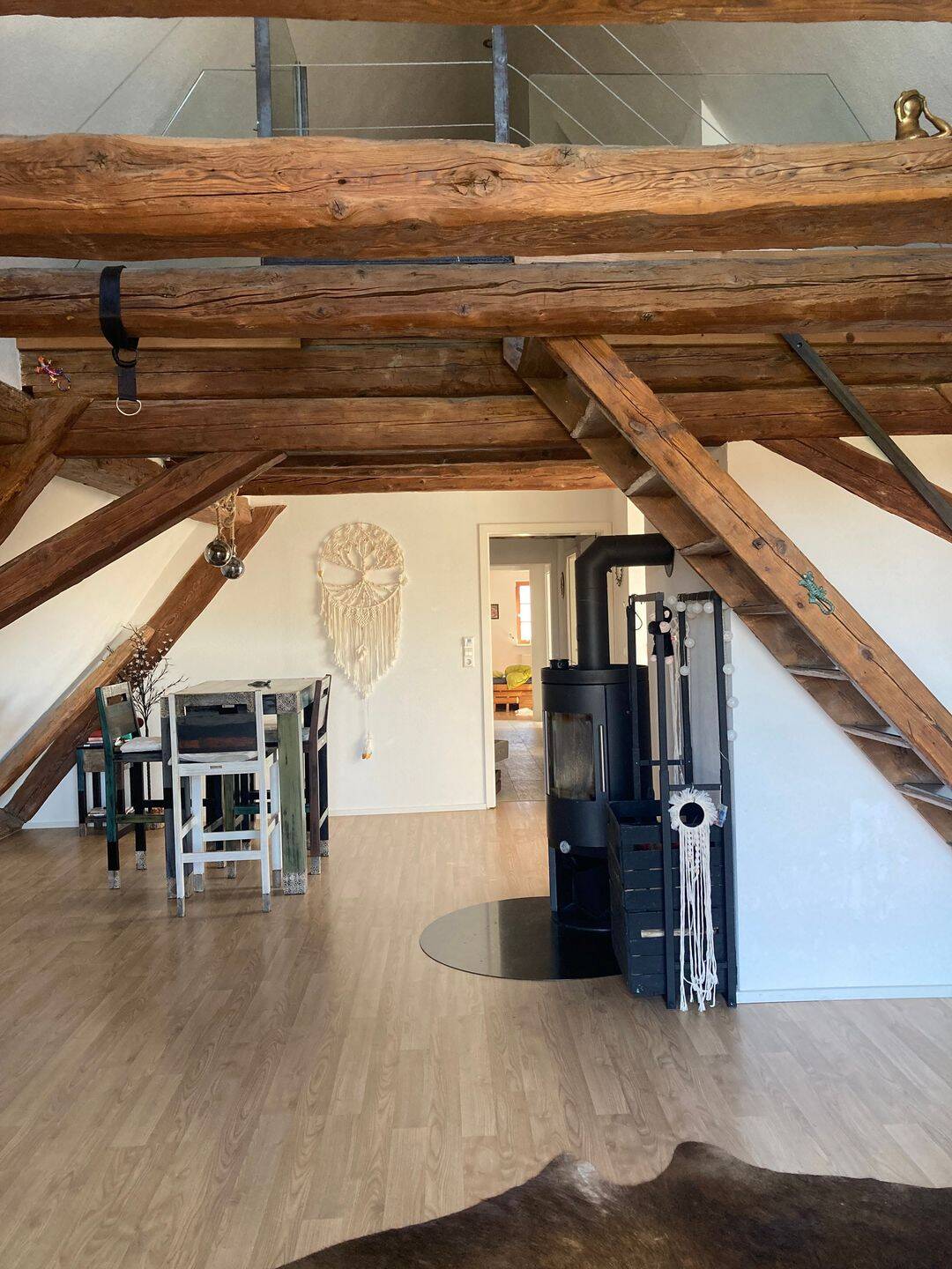 Wohnen mit Wow-Effekt: Maisonette mit Fachwerk, Galerie, Kamin & Balkon, 71282 Hemmingen