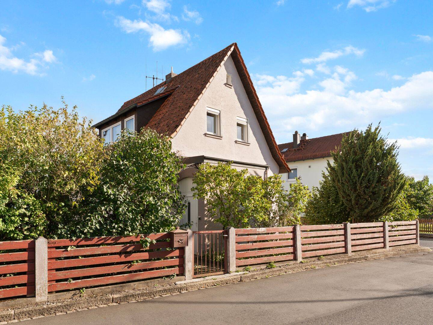 Heizung aus 2024! Einfamilienhaus mit Erweiterungspotential und großem Garten, 92690 Pressath