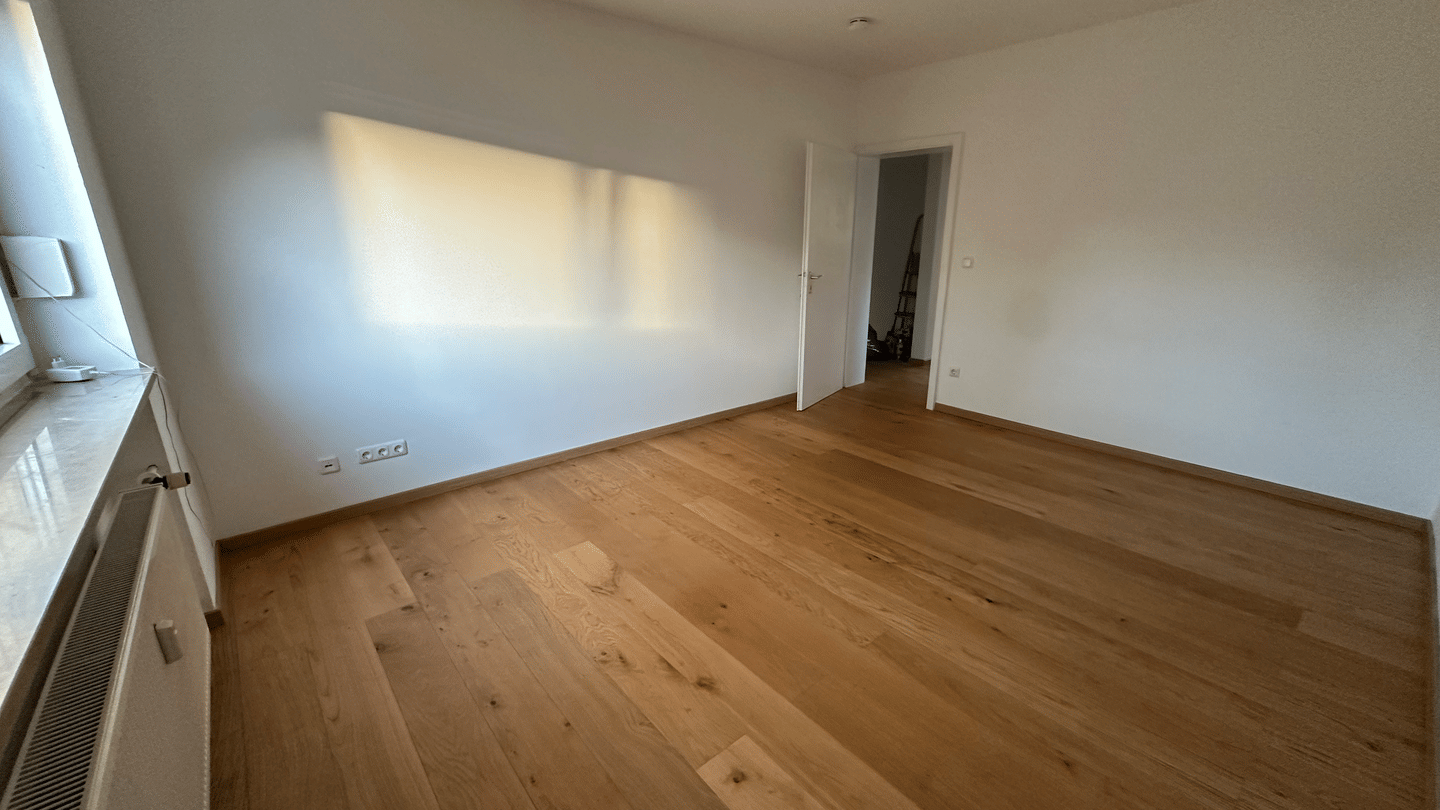 Frisch renovierte 2-Zimmer-Wohnung, 58 m², mit Südbalkon, Eichenparkett & Einbauküche – ruhig im Grünen, U-Bahn um die Ecke, 90491 Nürnberg