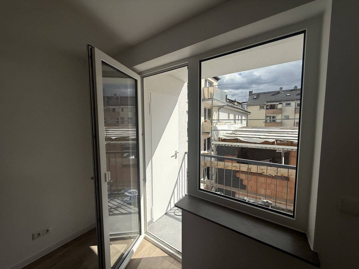 Erstbezug nach Modernisierung | Helle 2-Zimmer-Wohnung mit Balkon & Fußbodenheizung, 55118 Mainz (Neustadt)