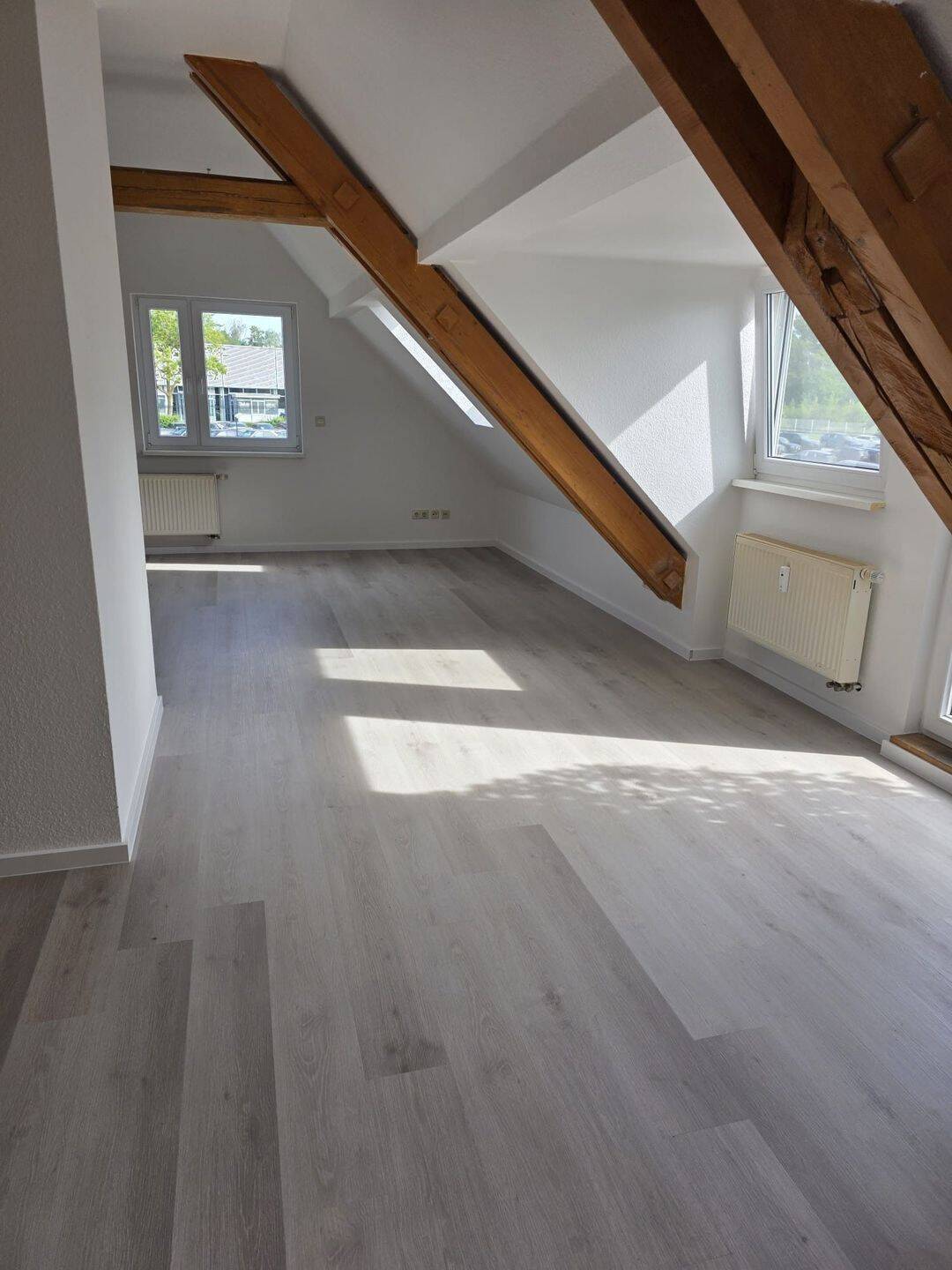 Neu sanierte Dachgeschosswohnung in ruhiger Lage von Erfurt, 99092 Erfurt
