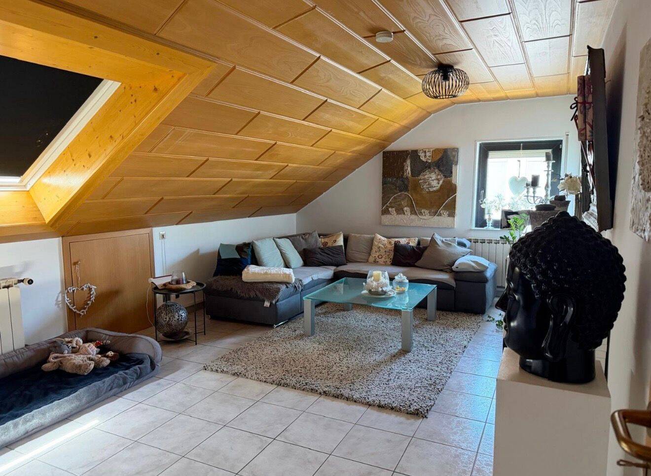Großzügige 3-Zimmer-Dachgeschosswohnung mit Einbauküche in ruhiger Wohnlage, 97837 Erlenbach b. Marktheidenfeld