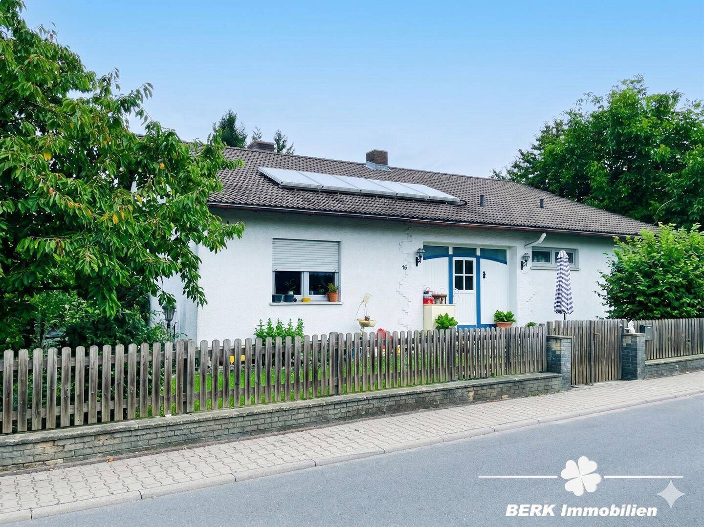 BERK Immobilien – Leben in Grünen: Charmantes Einfamilienhaus mit großem Garten in Lützelbach, 64750 Lützelbach