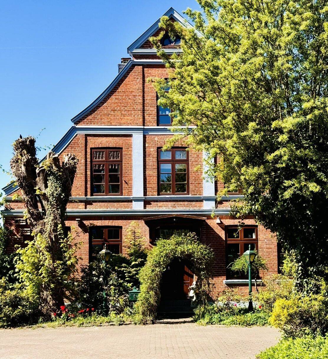Großzügige Altbauwohnung mit Garten & Terrasse, 23562 Lübeck (Sankt Jürgen)