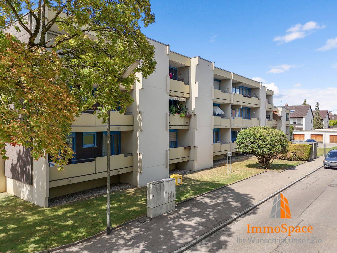 ***HELLE UND EINLADENDE 2-ZIMMER-WOHNUNG IN AUGSBURG- KRIEGSHABER MIT BALKON & TIEFGARAGE***, 86156 Augsburg (Bärenkeller Kriegshaber Oberhausen Pfersee)
