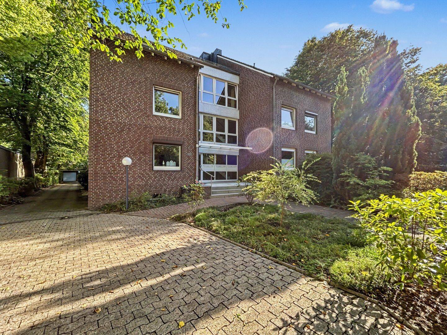 Wohnen direkt am Alsterlauf: 3-Zimmer-Wohnung mit Terrasse und Garage in Hamburg-Poppenbüttel, 22399 Hamburg (Wandsbek Hummelsbüttel Lemsahl-Mellingstedt Poppenbüttel)