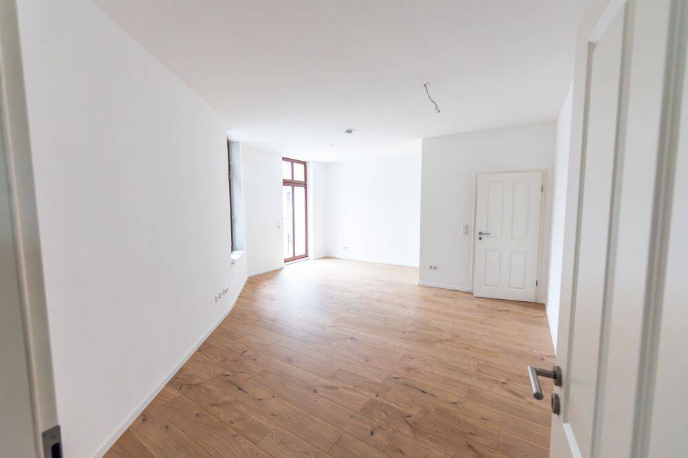 Großzügige 4-Zimmerwohnung mit Balkon, Gäste-WC, Fußbodenheizung, Badezimmer mit Wanne und Dusche, 39112 Magdeburg (Leipziger Str. Sudenburg)