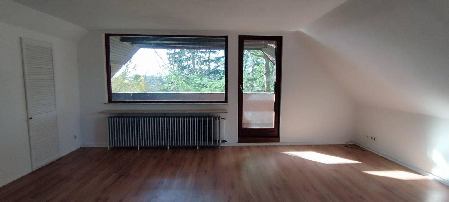 Zeitmietvertrag für ein Jahr: 3-Zimmer-Dachgeschosswohnung mit eigenem Eingang, 13591 Berlin (Spandau Falkenhagener Feld Kolonie Gartenbauverein Staaken Staaken)