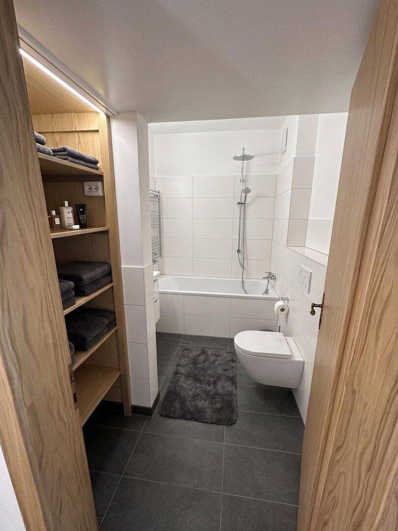 Kernsanierte 4 Zimmer Wohnung mit Balkon & Aufzug, 41065 Mönchengladbach (Hardterbroich Hermges Lürrip Pesch)