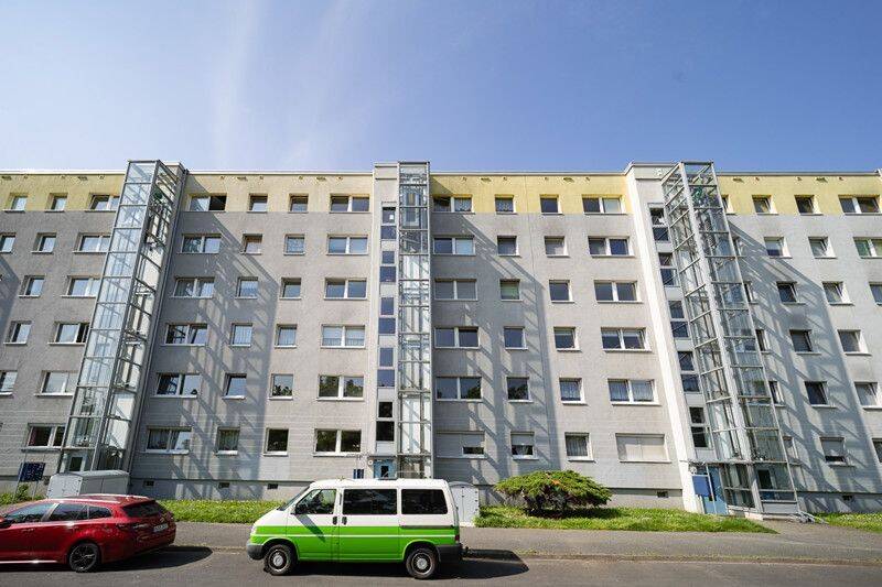 Familienfreundliche 3-Zimmerwohnung mit Balkon und Aufzug!, 1239 Dresden