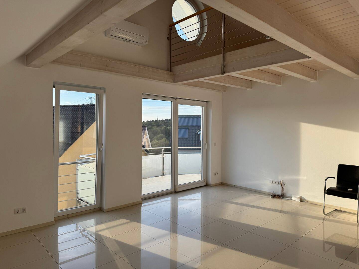 Exclusive klimatisierte, Galeriewohnung in einer nur 3-Fam.-Stadtvilla, 108 m2, Balkon im 1. OG, 75177 Pforzheim (Katharinenthalerhof Eutingen Nordstadt Nordweststadt Oststadt)