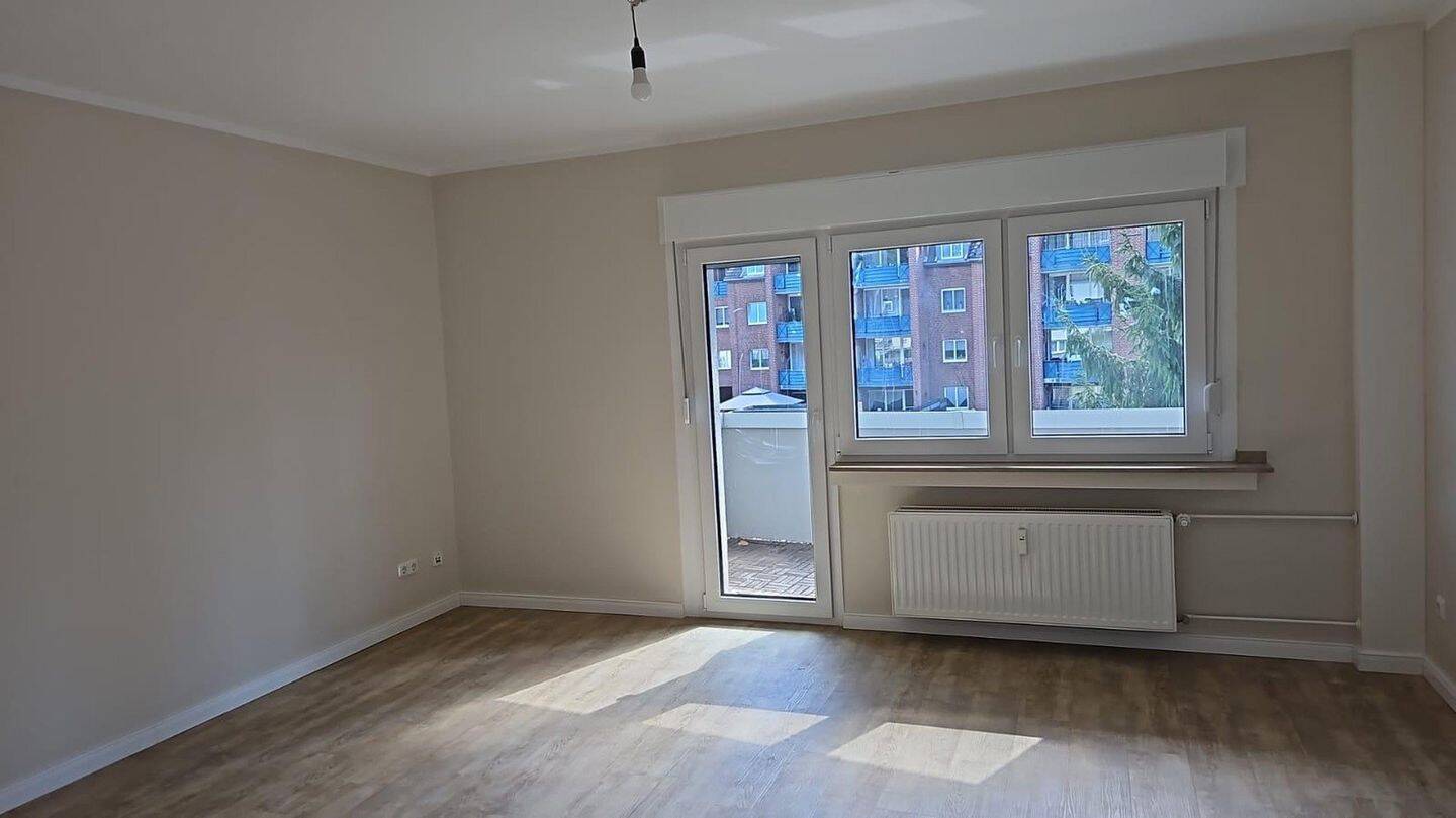 Erstvermietung nach Sanierung | Helle 2-Zimmer Wohnung mit Balkon und Einbauküche, 47167 Duisburg (Marxloh Neumühl Obermarxloh Röttgersbach)