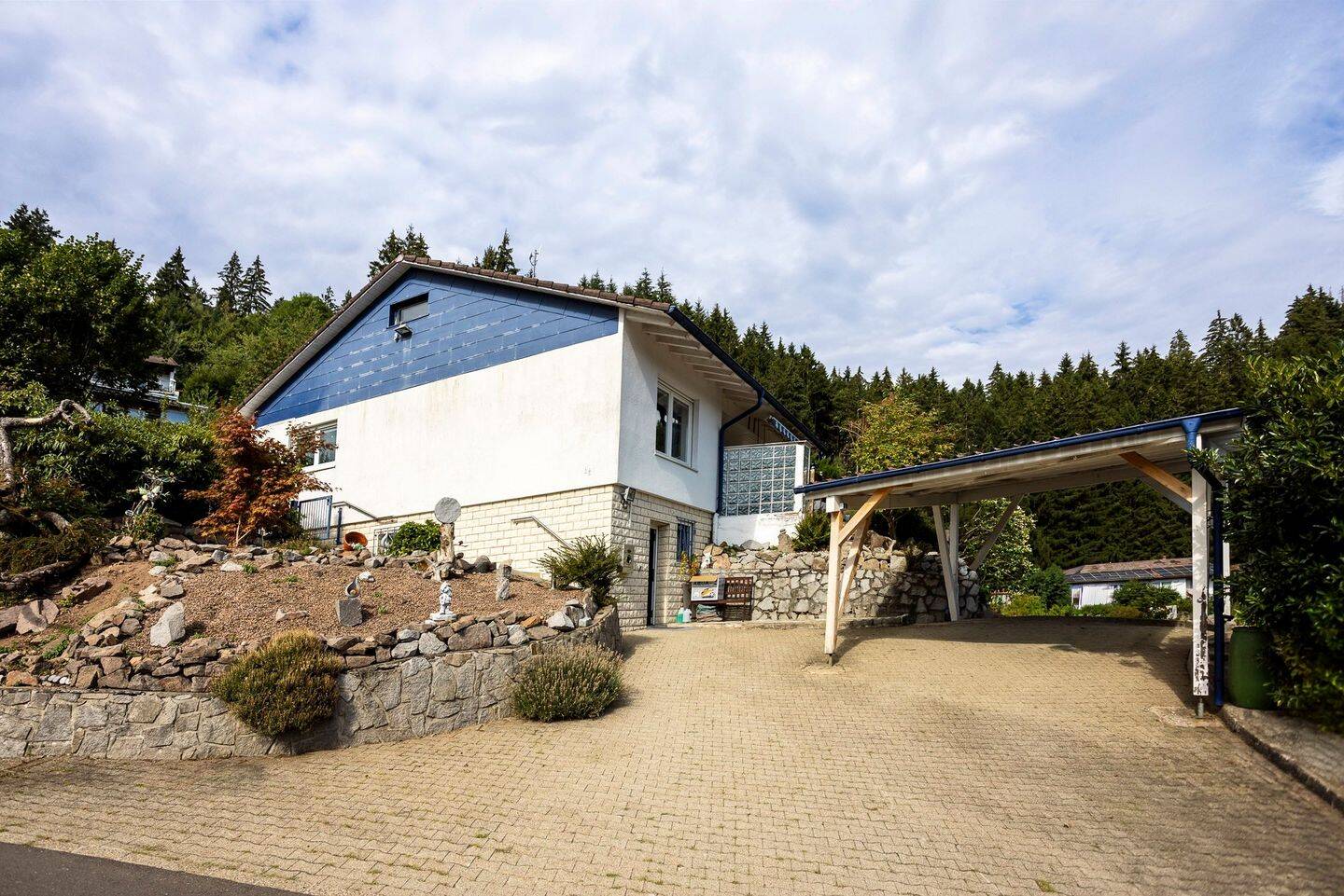 ALPENRUHE in Wies – wunderschönes EFH mit ELW mit Sonnenterassen, großem Grundstück & Alpenblick, 79697 Kleines Wiesental