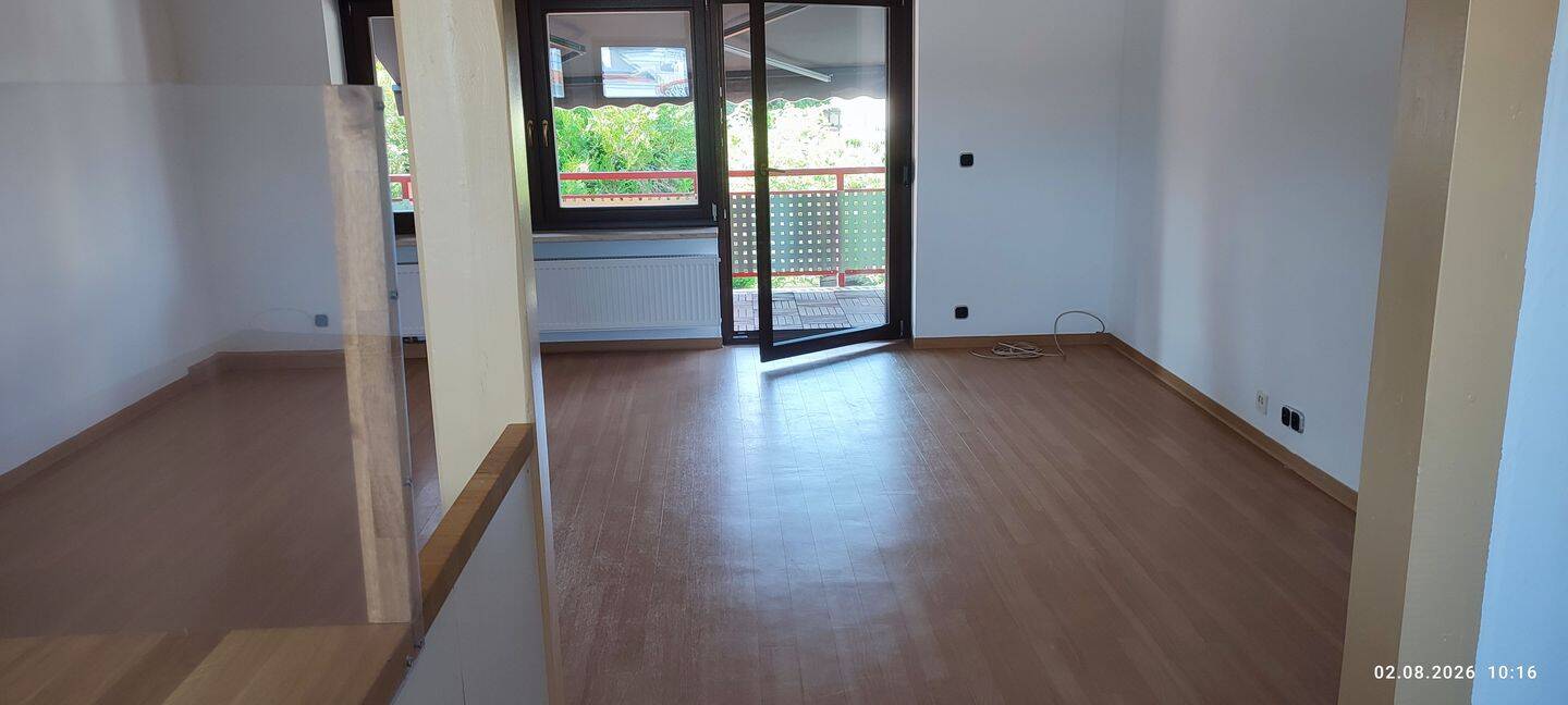 Klimatisierte Dachgeschosswohnung mit wenig Dachschräge, 64646 Heppenheim (Bergstraße)