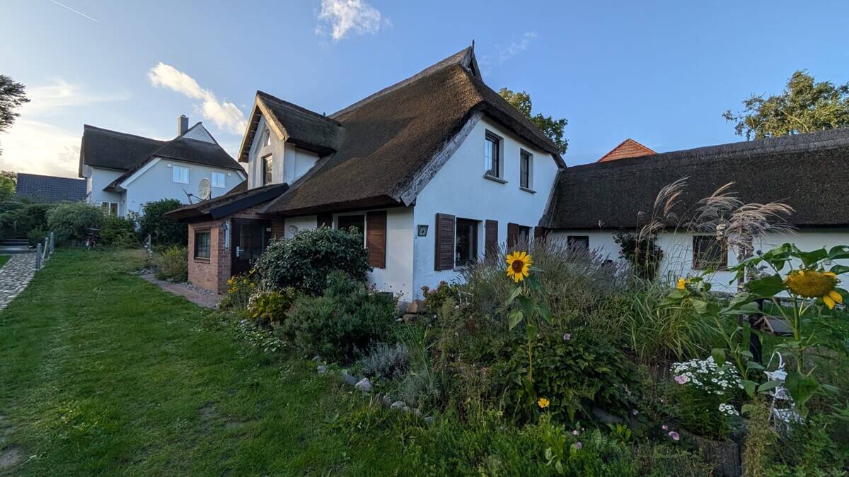 Ahrenshoop: Leeres Einfamilienhaus mit ca. 250 m² und 550 m² Grundstück per SOFORT zu VERKAUFEN, 18347 Ahrenshoop