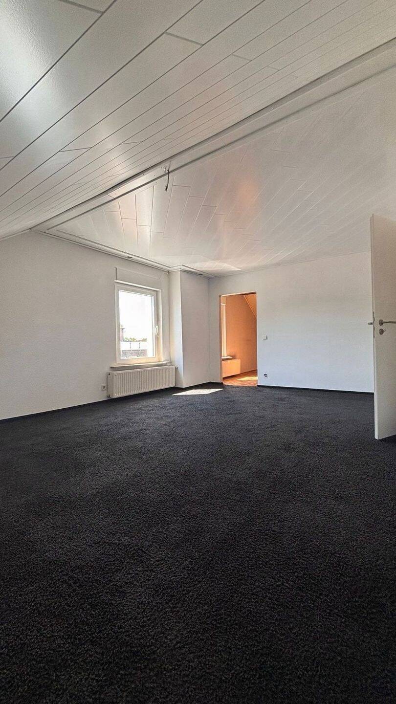 Großzügige 4-Zimmer- Wohnung in zentraler Lage, 46459 Rees